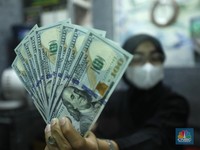Rupiah Keok, Dolar Naik Jadi Rp15.715