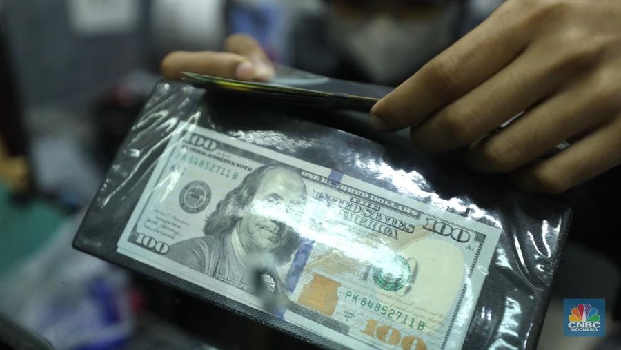 Ilustrasi dolar Amerika Serikat (AS). (վ/ Tri Susilo)