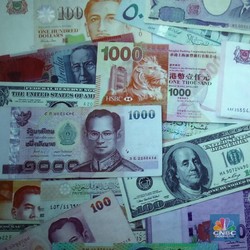 Asing Ingatkan Risiko Utang Indonesia Membengkak