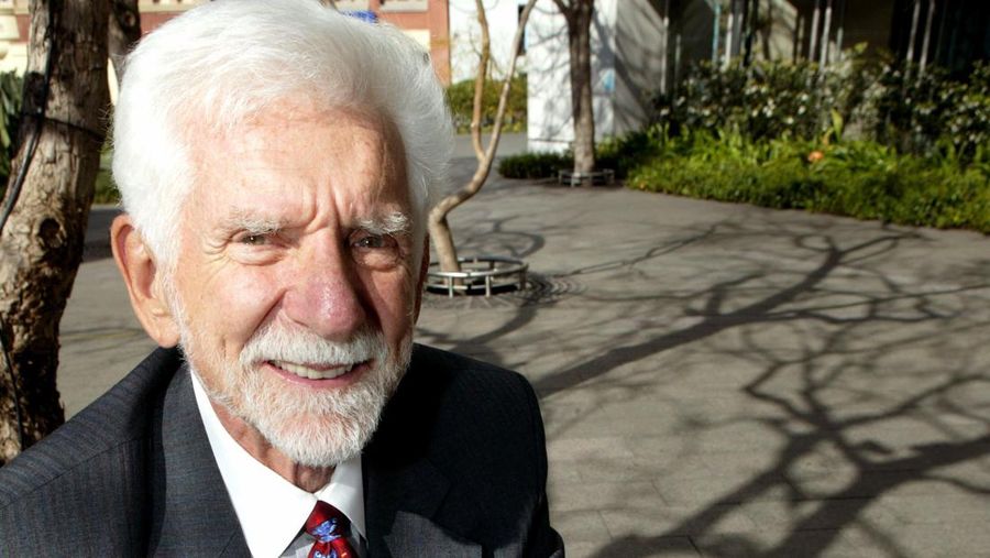 Martin Cooper, penemu telepon genggam, 17 September 2003. (Photo by AFR Picture by MICHEL O'SULLIVAN/Fairfax Media via Getty Images via Getty Images)