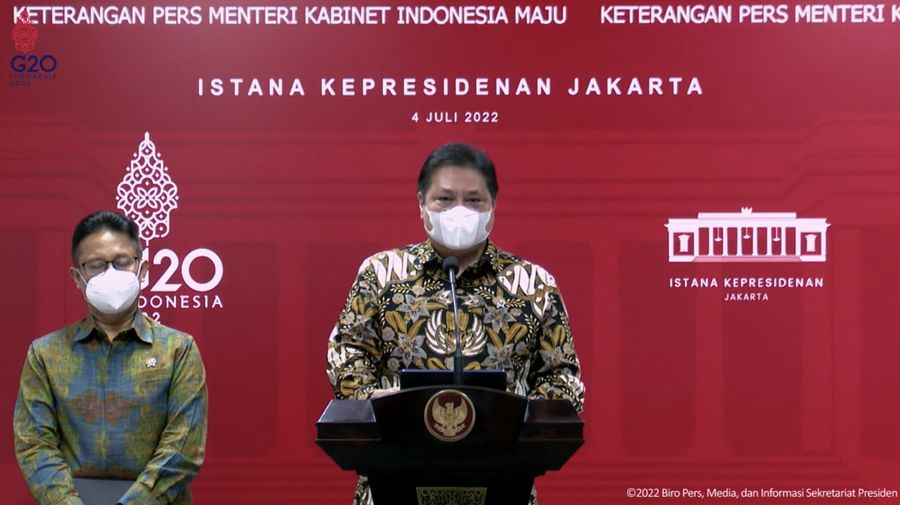 Menko Perekonomian Airlangga Hartarto Memberikan Keterangan Pers Menteri Terkait Rapat Terbatas Evaluasi PPKM, Kantor Presiden, Senin (4/7/2022).  (Tangkapan Layar via Youtube Sekretariat Presiden)