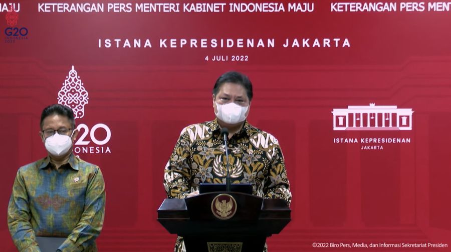 Menko Perekonomian Airlangga Hartarto Memberikan Keterangan Pers Menteri Terkait Rapat Terbatas Evaluasi PPKM, Kantor Presiden, Senin (4/7/2022).  (Tangkapan Layar via Youtube Sekretariat Presiden)