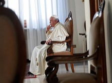 Penampakan Paus Menangis Tersedu-Sedu saat Doa Damai Ukraina