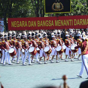 Momen Jokowi Hingga Mega Hadiri Hari Bhayangkara yang ke-76