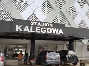 PSM Makassar Benahi Lapangan Latihan di Stadion Kalegowa