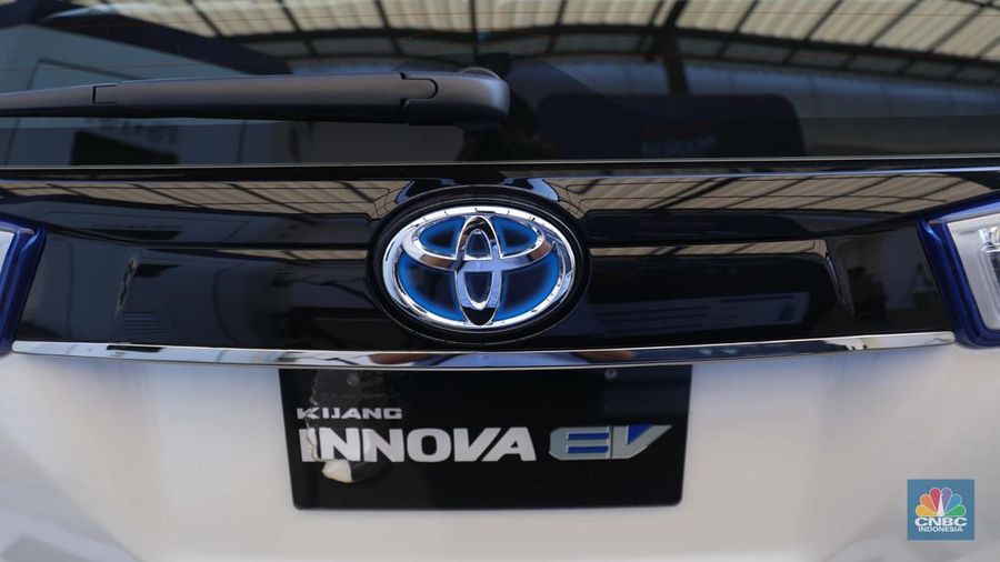 Toyota Innova EV, Selasa (5/7/2022). (CNBC Indonesia/ Muhammad Sabki)