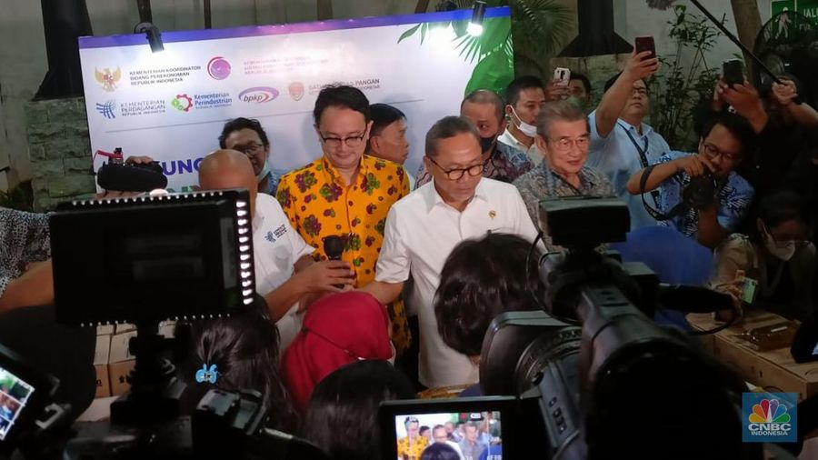 Mendag Zulkifli Hasan Saat Peluncuran minyak goreng kemasan rakyat (Minyakita). (CNBC Indonesia/ Ferry Sandi)