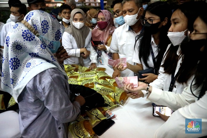 Menteri Perdagangan Zulkifli Hasan saat peluncuran minyak goreng kemasan rakyat (Minyakita) Menteri Perdagangan Zulkifli Hasan saat peluncuran minyak goreng kemasan rakyat (Minyakita) di Kementerian Perdagangan, Jakarta, Rabu (6/7/2022). (CNBC Indonesia/ Muhammad Sabki)
