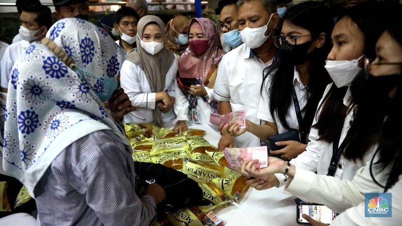 Menteri Perdagangan Zulkifli Hasan saat peluncuran minyak goreng kemasan rakyat (Minyakita) di Kementerian Perdagangan, Jakarta, Rabu (6/7/2022). (CNBC Indonesia/ Muhammad Sabki)