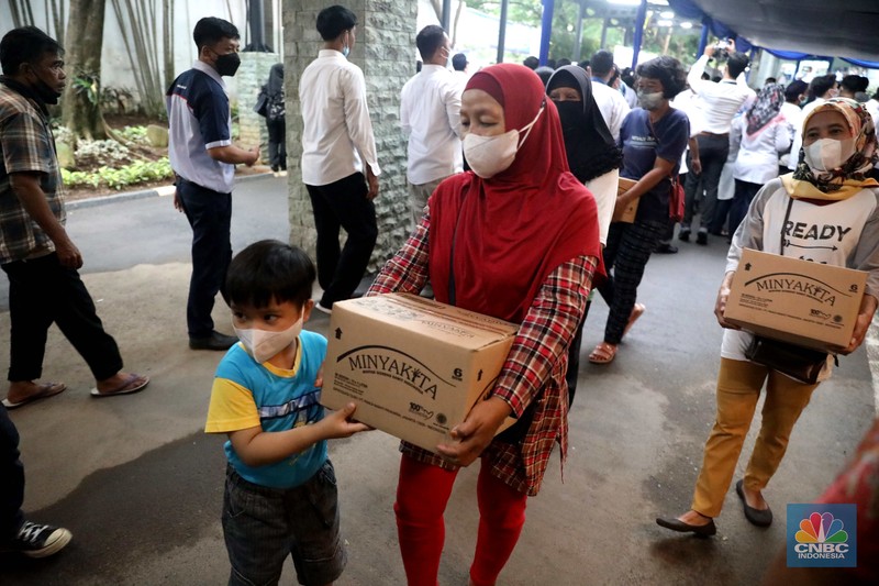 Menteri Perdagangan Zulkifli Hasan saat peluncuran minyak goreng kemasan rakyat (Minyakita) Menteri Perdagangan Zulkifli Hasan saat peluncuran minyak goreng kemasan rakyat (Minyakita) di Kementerian Perdagangan, Jakarta, Rabu (6/7/2022). (CNBC Indonesia/ Muhammad Sabki)