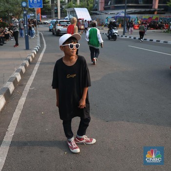 Adu Fashion Gaya 'Bonge' di Citayam Fashion Week