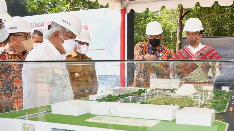Presiden Joko Widodo secara resmi mencanangkan revitalisasi Lapangan Merdeka di Kota Medan, Provinsi Sumatra Utara, pada Kamis, 7 Juli 2022. Revitalisasi Lapangan Merdeka ini merupakan salah satu upaya Kota Medan dalam mencapai tujuan pembangunan berkelanjutan atau _sustainable development goals_ (SDGs). (Foto: Rusman - Biro Pers Sekretariat Presiden)