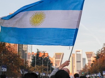 Kacau! Negara Ini Senang Perang Iran, Presiden Sebut Bawa Keuntungan