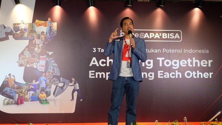 Direktur Utama LinkAja Yogi Rizkian Bahar
