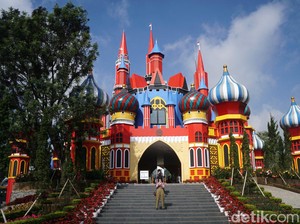 Wisata DCastello ala Istana Kremlin: Daya Tarik dan Harga Tiket