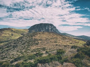 Gunung Tertinggi di Korea Selatan Rusak gegara Mie Instan