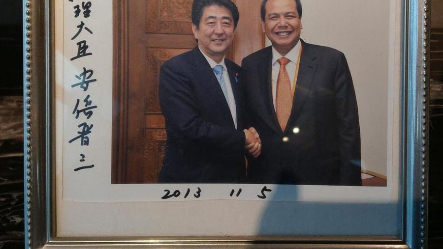Potret Chairul Tanjung bersama Shinzo Abe.