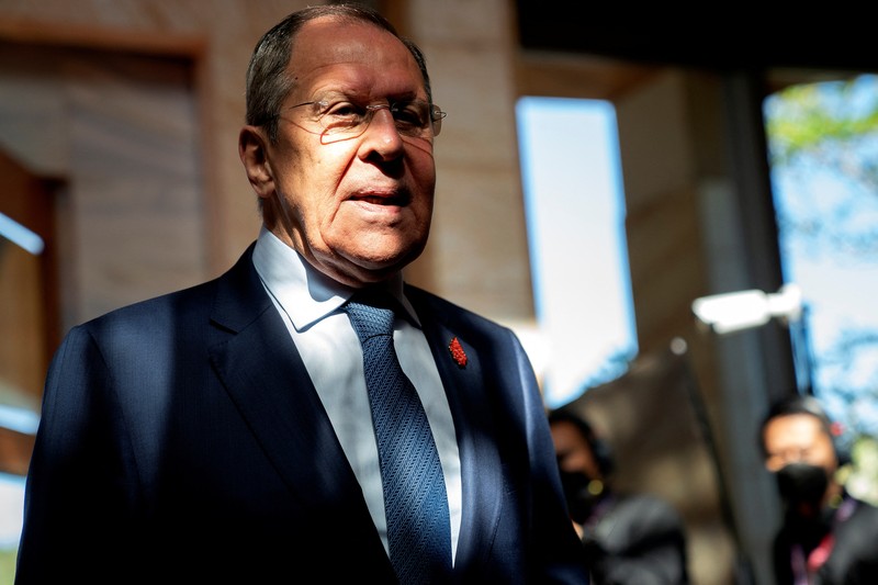 G20-INDONESIA/ Russian Foreign Minister Sergey Lavrov gestures as he confers with Mexican Foreign Affairs Secretary Marcelo Ebrard prior to the start of the opening session of the G20 Foreign Ministers' Meeting in Nusa Dua, Bali, Indonesia July 8, 2022. Dita Alangkara/Pool via Reuters