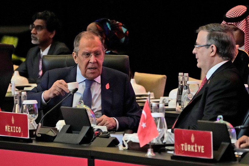 G20-INDONESIA/ Russian Foreign Minister Sergey Lavrov gestures as he confers with Mexican Foreign Affairs Secretary Marcelo Ebrard prior to the start of the opening session of the G20 Foreign Ministers' Meeting in Nusa Dua, Bali, Indonesia July 8, 2022. Dita Alangkara/Pool via Reuters