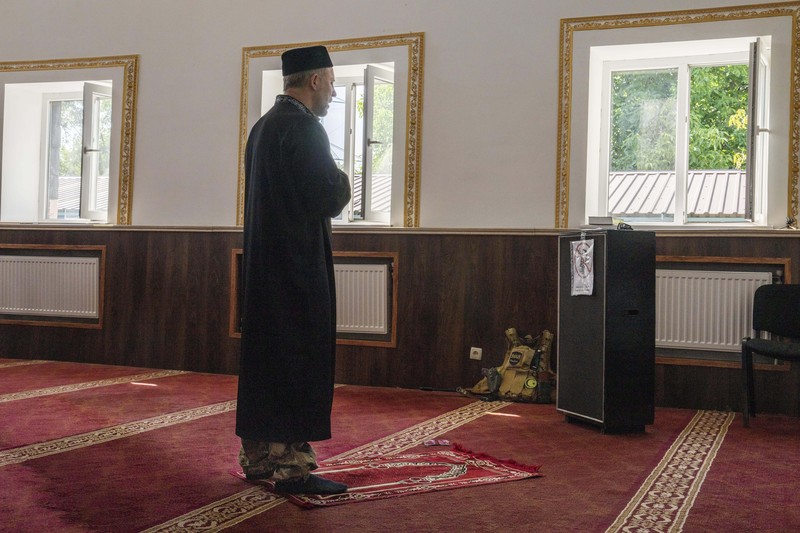 Russia Ukraine War Eid al-Adha Former Mufti-turned-fighter Sheikh Said Ismahilov, right, leads Muslim soldiers during prayers on the first day of Eid al-Adha, in Medina Mosque, Konstantinovka, eastern Ukraine, Saturday, July 9, 2022. Muslims around the world celebrate Eid al-Adha by sacrificing animals to commemorate the prophet Ibrahim's faith in being willing to sacrifice his son. (AP Photo/Nariman El-Mofty)