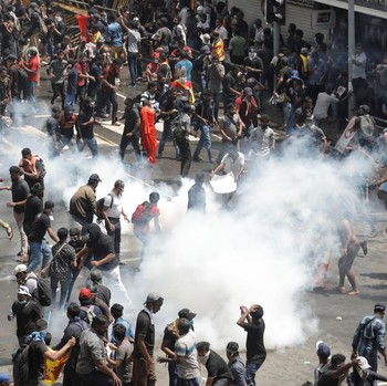Sri Lanka Chaos Ribuan Warga Paksa Dobrak Rumah Presiden!