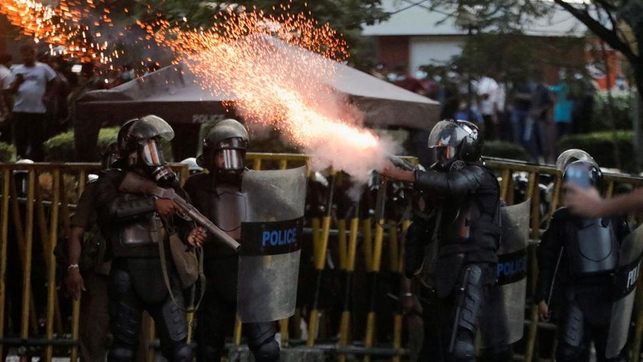 Demonstrators run from tear gas used by police during a protest demanding the resignation of President Gotabaya Rajapaksa, amid the country's economic crisis, near the president's residence in Colombo, Sri Lanka, July 9, 2022. REUTERS/Dinuka Liyanawatte