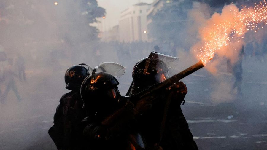 Police use tear gas and water cannons to disperse demonstrators near President's residence during a protest demanding the resignation of President Gotabaya Rajapaksa, amid the country's economic crisis, in Colombo, Sri Lanka, July 8, 2022. REUTERS/Dinuka Liyanawatte