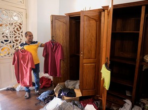 Tips Basmi dan Cegah Bau Apek di Lemari Kayu