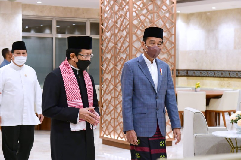 Presiden Joko Widodo beserta Ibu Iriana Joko Widodo menunaikan salat Iduladha 1443 Hijriah di Masjid Istiqlal, Jakarta, pada Minggu, 10 Juli 2022. Presiden Jokowi memaknai hari raya Iduladha sebagai sebuah ketauhidan dan aktivitas untuk menebarkan kebaikan serta kebahagian kepada sesama umat. (Biro Pers Sekretarat Presiden RI) Presiden Joko Widodo beserta Ibu Iriana Joko Widodo menunaikan salat Iduladha 1443 Hijriah di Masjid Istiqlal, Jakarta, pada Minggu, 10 Juli 2022. Presiden Jokowi memaknai hari raya Iduladha sebagai sebuah ketauhidan dan aktivitas untuk menebarkan kebaikan serta kebahagian kepada sesama umat. (Biro Pers Sekretarat Presiden RI)