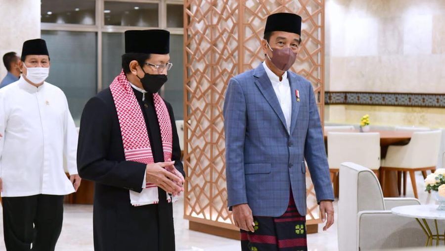 Presiden Joko Widodo beserta Ibu Iriana Joko Widodo menunaikan salat Iduladha 1443 Hijriah di Masjid Istiqlal, Jakarta, pada Minggu, 10 Juli 2022. Presiden Jokowi memaknai hari raya Iduladha sebagai sebuah ketauhidan dan aktivitas untuk menebarkan kebaikan serta kebahagian kepada sesama umat.  (Biro Pers Sekretarat Presiden RI)