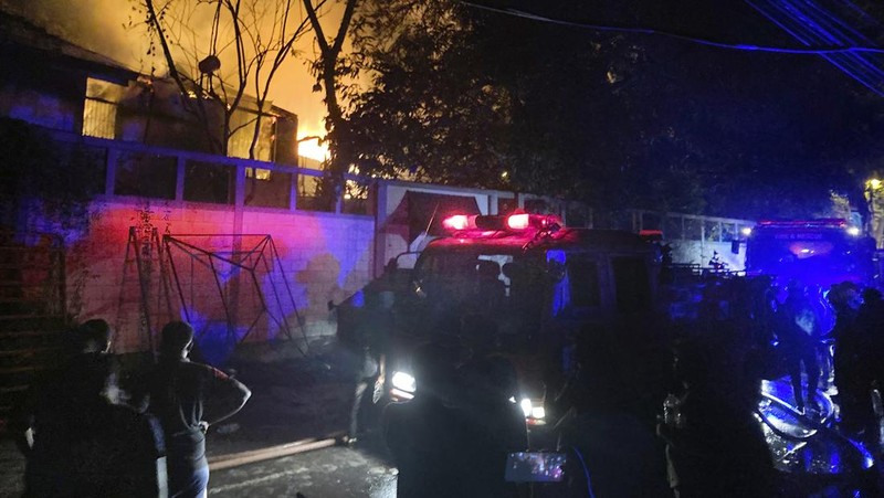 A fire burns at Prime Minister Ranil Wickremesinghe's house, after it was set on fire by protestors, amid the country's economic crisis, in Colombo, Sri Lanka, July 9, 2022 in this screen grab obtained from social media video. Pradas S Agnya/via REUTERS  THIS IMAGE HAS BEEN SUPPLIED BY A THIRD PARTY. MANDATORY CREDIT.