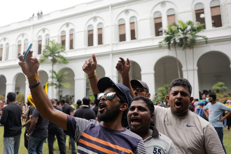Demonstrators protest inside the President's House premises, after President Gotabaya Rajapaksa fled, amid the country's economic crisis, in Colombo, Sri Lanka, July 9, 2022. REUTERS/Dinuka Liyanawatte