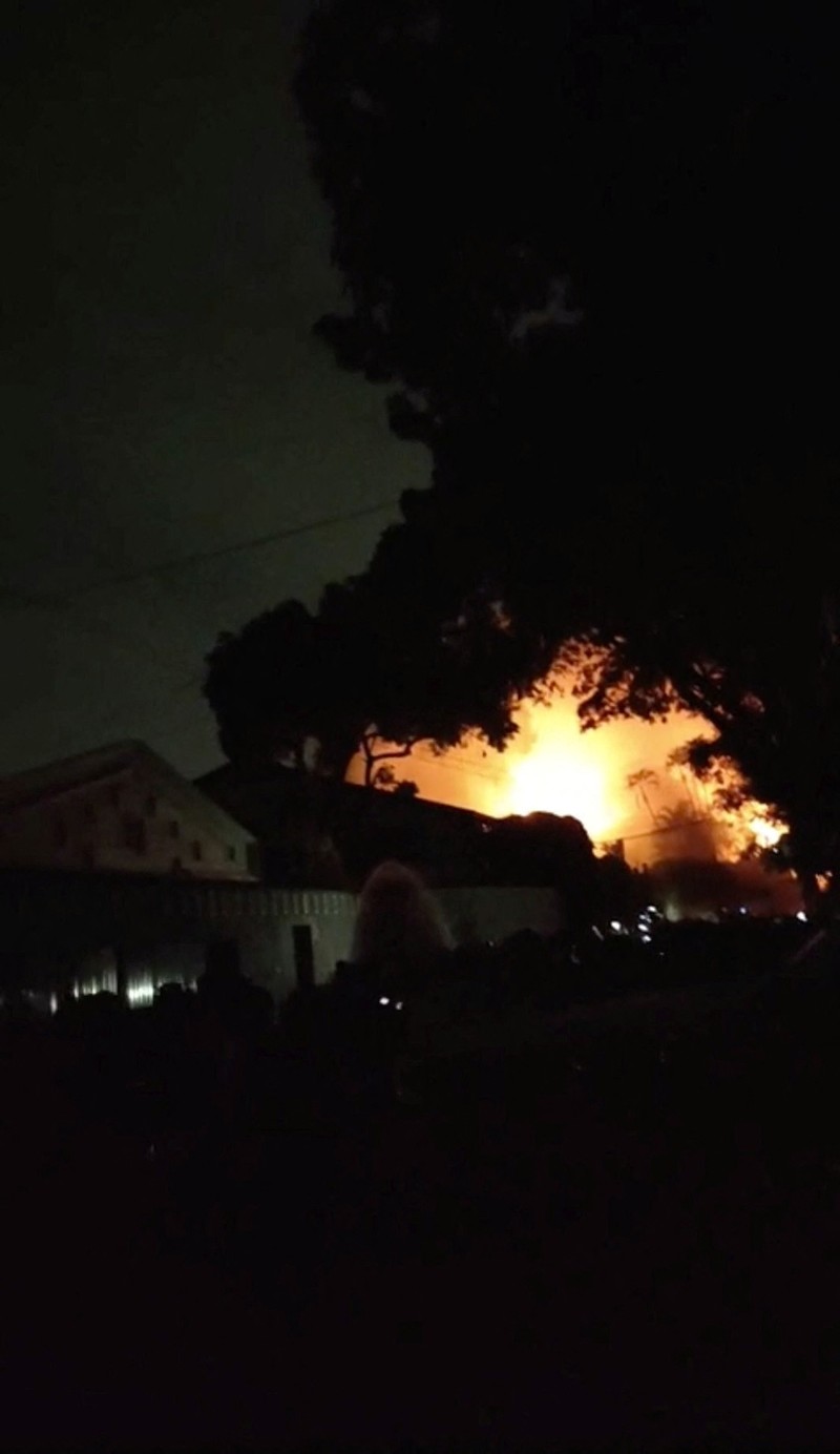 SRI LANKA-CRISIS/FIRE A fire burns at Prime Minister Ranil Wickremesinghe's house, after it was set on fire by protestors, amid the country's economic crisis, in Colombo, Sri Lanka, July 9, 2022 in this screen grab obtained from social media video. Pradas S Agnya/via REUTERS THIS IMAGE HAS BEEN SUPPLIED BY A THIRD PARTY. MANDATORY CREDIT.