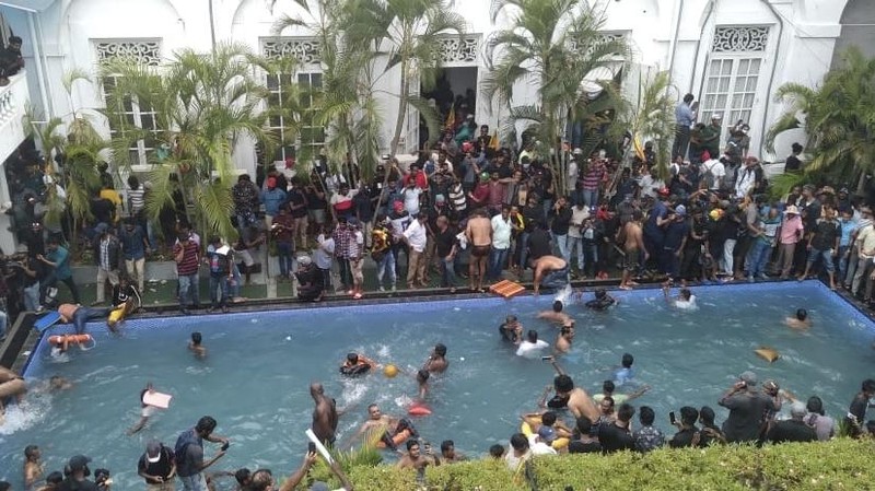 Demonstrators protest inside the President's House premises, after President Gotabaya Rajapaksa fled, amid the country's economic crisis, in Colombo, Sri Lanka, July 9, 2022. REUTERS/Dinuka Liyanawatte