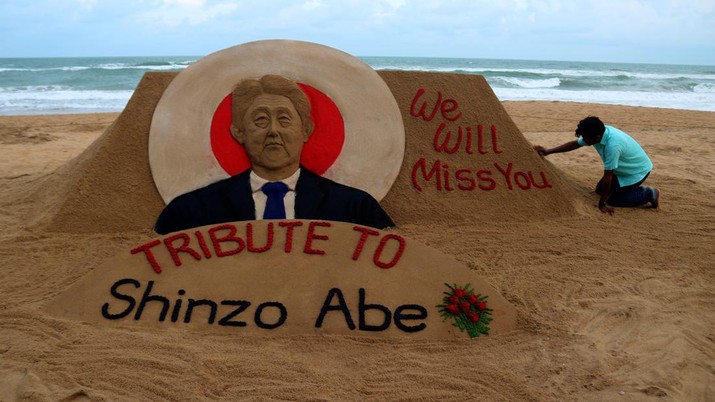 1241782159 Indian sand artist Sudarsan Pattnaik has created a sand sculpture of Japan's former prime minister Shinzo Abe to pay his tribute and for visitors awareness with the message ''We will Miss you '' on the Bay of Bengal Sea's eastern coast beach at Puri, 65 km away from the eastern Indian state Odisha's capital city Bhubaneswar,on july 08, 2022. (Photo by STR/NurPhoto via Getty Images)
