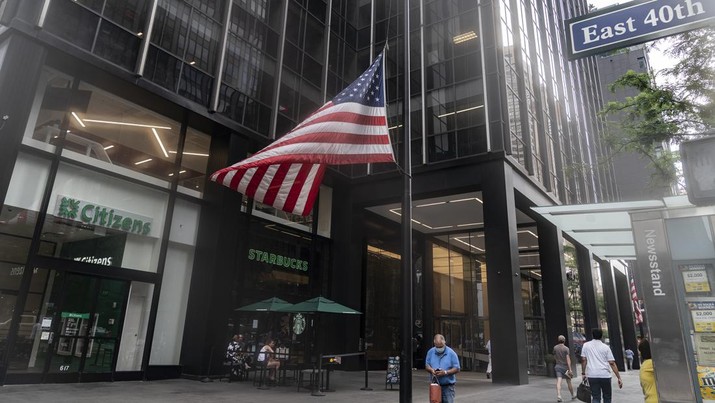 1241791087 NEW YORK, UNITED STATES - 2022/07/08: American flags were lowered in front of the building at 695 3rd Avenue, Manhattan where the Japanese Mission to the UN was located after the assassination of former Prime Minister of Japan Shinzo Abe. Mr. Abe was assassinated in the city of Nara during his speech at a campaign rally. (Photo by Lev Radin/Pacific Press/LightRocket via Getty Images)