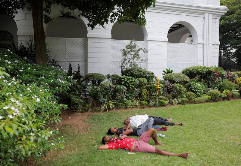 SRI LANKA-CRISIS/ Demonstrators sleep on the President Gotabaya Rajapaksa's bed at the President's house, on the following day after demonstrators entered the building, after President Gotabaya Rajapaksa fled, amid the country's economic crisis, in Colombo, Sri Lanka July 10, 2022. REUTERS/Dinuka Liyanawatte