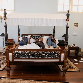 Warga Sri Lanka Kudeta Istana Presiden & 'Pesta' di Kolam