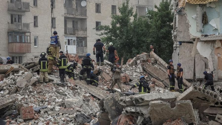 Rescue operation is underway after a missile strike, amid Russia's invasion of Ukraine, at a location given as Chasiv Yar, Ukraine, in this handout image released July 10, 2022. Donetsk region governor Pavlo Kyrylenko/Handout via REUTERS ATTENTION EDITORS    THIS IMAGE HAS BEEN SUPPLIED BY A THIRD PARTY. NO RESALES. NO ARCHIVES. MANDATORY CREDIT.