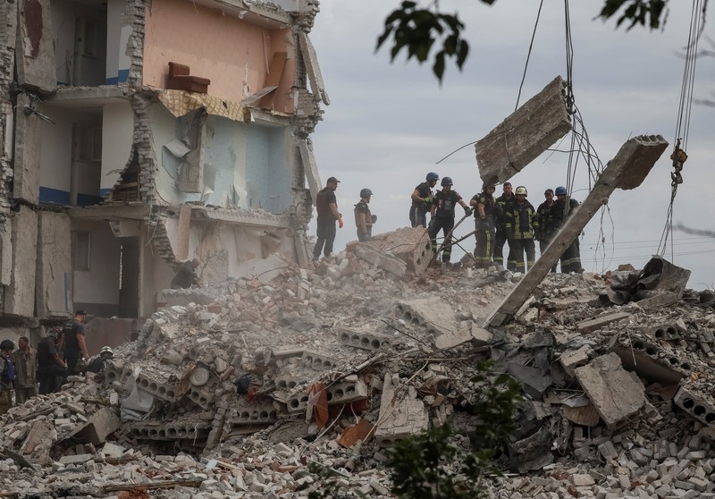 UKRAINE-CRISIS/DONETSK-REGION Rescue operation is underway after a missile strike, amid Russia's invasion of Ukraine, at a location given as Chasiv Yar, Ukraine, in this handout image released July 10, 2022. Donetsk region governor Pavlo Kyrylenko/Handout via REUTERS ATTENTION EDITORS THIS IMAGE HAS BEEN SUPPLIED BY A THIRD PARTY. NO RESALES. NO ARCHIVES. MANDATORY CREDIT.