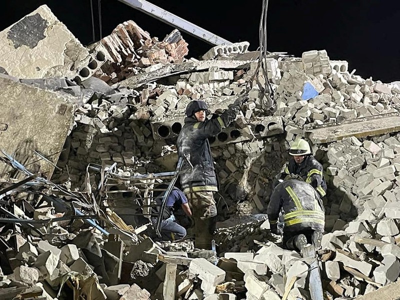 Rescue operation is underway after a missile strike, amid Russia's invasion of Ukraine, at a location given as Chasiv Yar, Ukraine, in this handout image released July 10, 2022. Donetsk region governor Pavlo Kyrylenko/Handout via REUTERS ATTENTION EDITORS    THIS IMAGE HAS BEEN SUPPLIED BY A THIRD PARTY. NO RESALES. NO ARCHIVES. MANDATORY CREDIT.