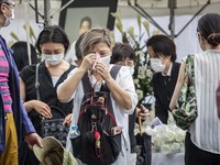 Potret Tangis Warga Jepang Antar Kepergian Shinzo Abe