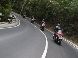 5 Cara Ngerem Motor Matic di Turunan, Pahami Biar Nggak Nyelonong