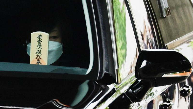 Akie Abe, wife of late former Japanese Prime Minister Shinzo Abe, who was shot while campaigning for a parliamentary election, sits in a vehicle carrying Abe's body, as she leaves after his funeral at Zojoji Temple in Tokyo, Japan July 12, 2022. REUTERS/Issei Kato