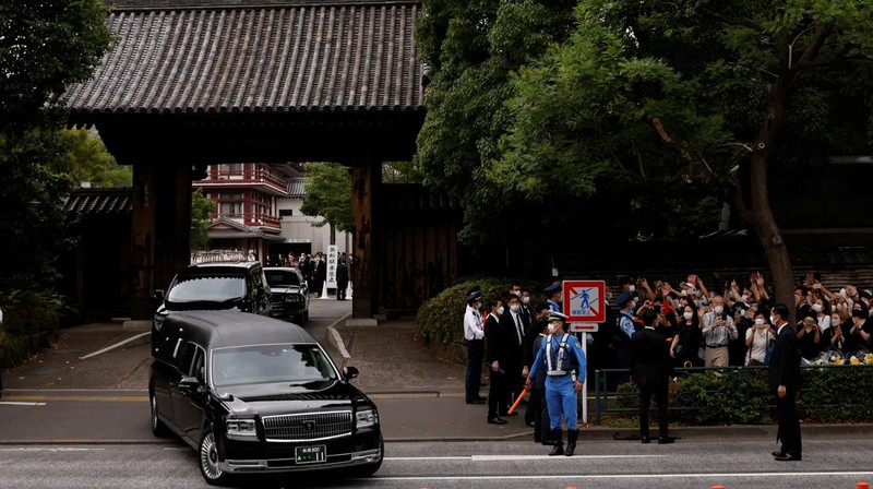 Akie Abe, wife of late former Japanese Prime Minister Shinzo Abe, who was shot while campaigning for a parliamentary election, sits in a vehicle carrying Abe's body, as she leaves after his funeral at Zojoji Temple in Tokyo, Japan July 12, 2022. REUTERS/Issei Kato