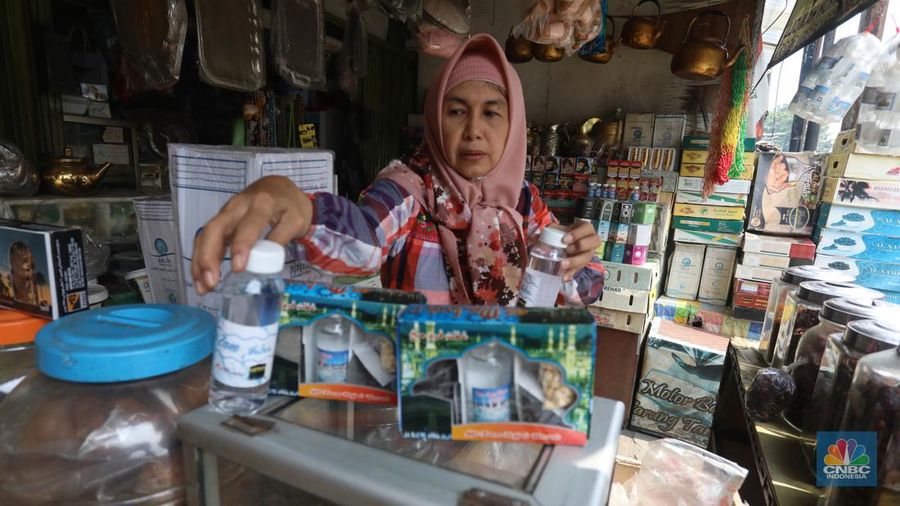 Pedagang oleh-oleh umrah haji (Cnbc Indonesia/Andrean Kristianto)