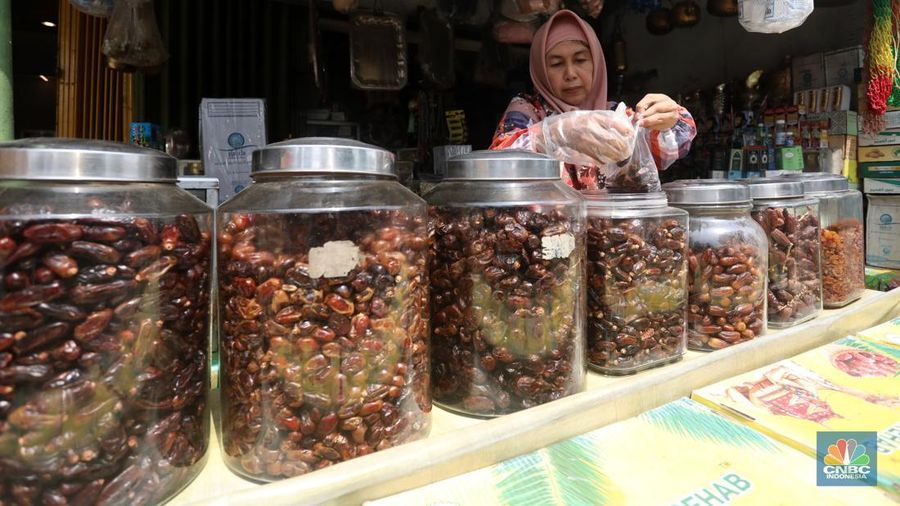Pedagang oleh-oleh umrah haji (Cnbc Indonesia/Andrean Kristianto)