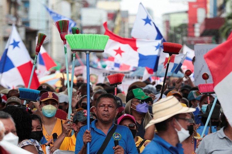 PANAMA-PROTESTS/ Demonstrators take part in a protest to demand the government steps to curb inflation, lower fuel and food prices, in Panama City, Panama July 12, 2022. REUTERS/Erick Marciscano