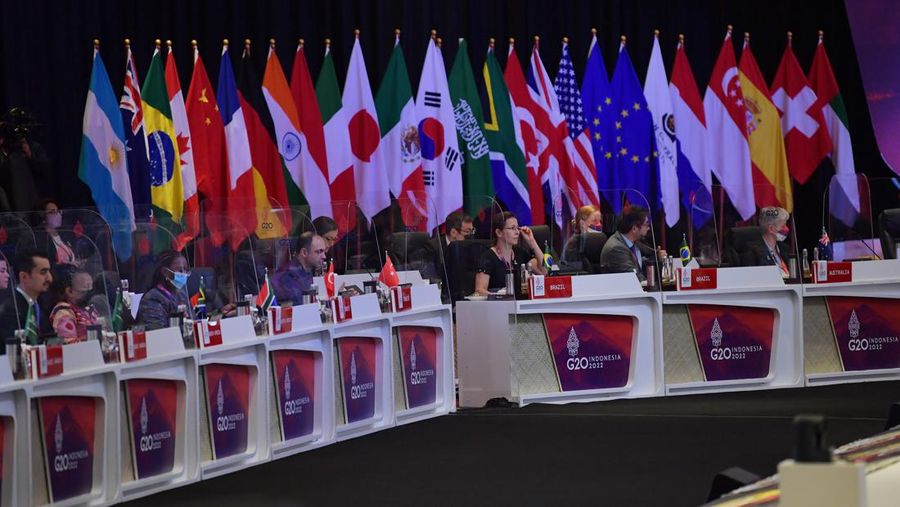 Sejumlah delegasi mengikuti Pertemuan Finance and Central Bank Deputies (FCBD) G20 di Nusa Dua, Bali, Rabu (13/7/2022). Pertemuan tersebut berlangsung 13-14 Juli 2022 untuk membahas tujuh agenda utama menyangkut ekonomi global, kesehatan dan keuangan. ANTARA FOTO/POOL/Nyoman Budhiana.