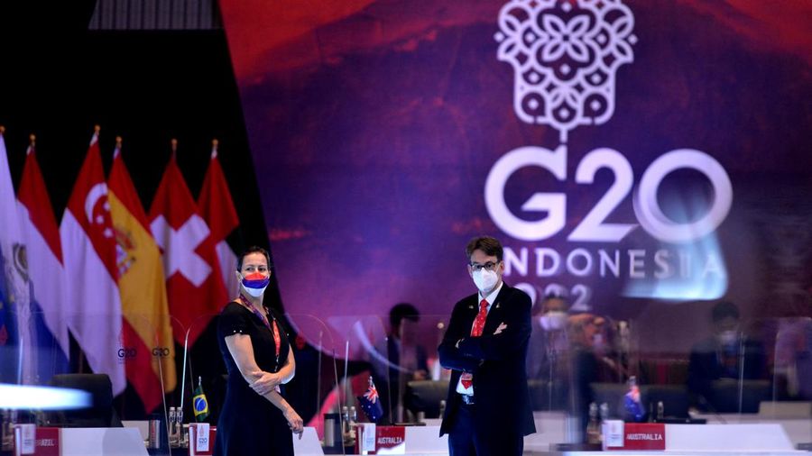 Sejumlah delegasi menghadiri Pertemuan Finance and Central Bank Deputies (FCBD) G20 di Nusa Dua, Badung, Bali, Rabu (13/7/2022). Pertemuan tersebut berlangsung 13-14 Juli 2022 untuk membahas tujuh agenda utama menyangkut ekonomi global, kesehatan dan keuangan. ANTARA FOTO/POOL/Fikri Yusuf
